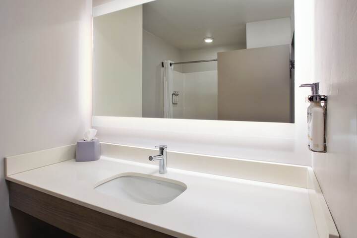 Holiday Inn Express Hotel & Suites Grand Rapids-North by IHG