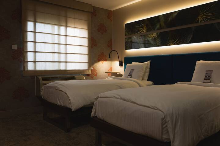 Room 25 of 40