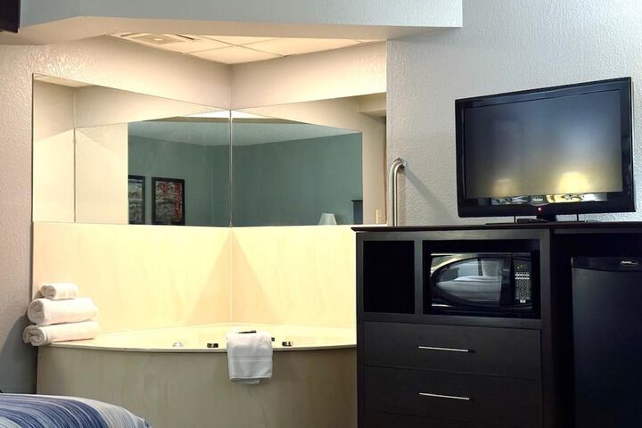 Room 34 of 43