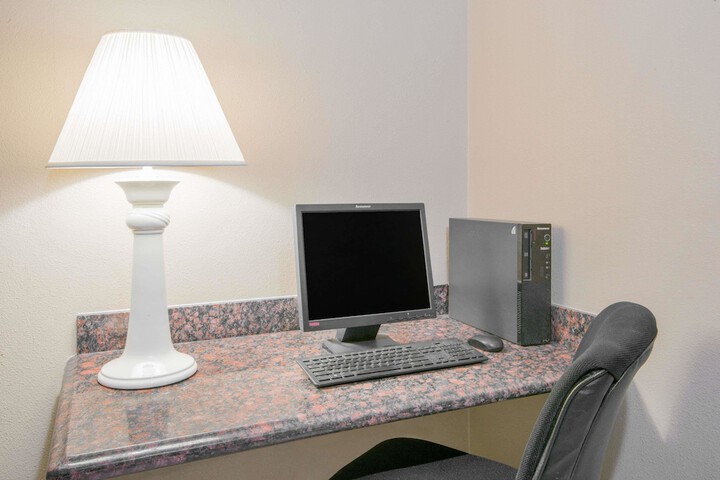 Business Center 18 of 19