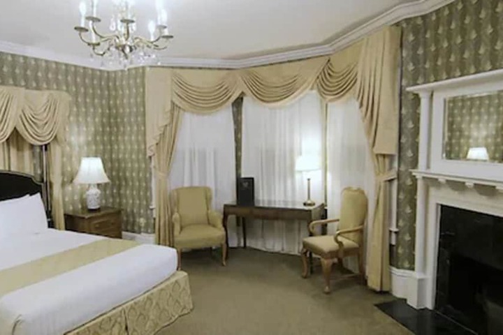 Room 16 of 38