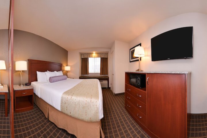 Room 33 of 42