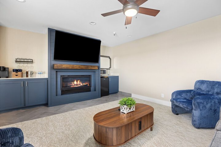 456 Embarcadero Inn & Suites