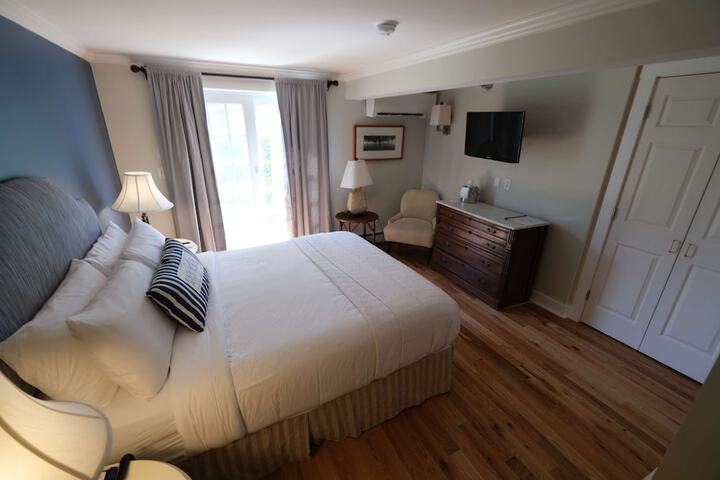 Room 44 of 77