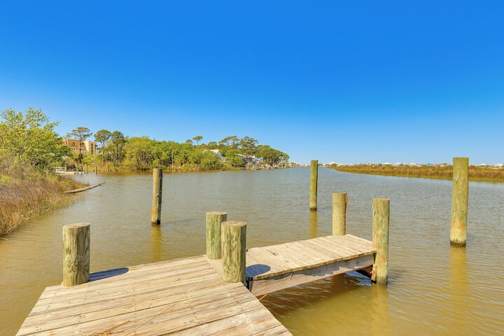 Water View Dauphin Island Condo w / Boat Slips
