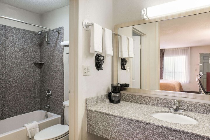 Room 32 of 39