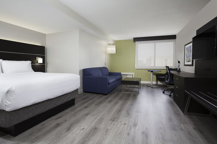 Room 25 of 51