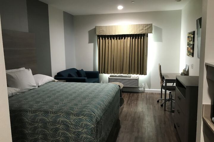 Room 4 of 16