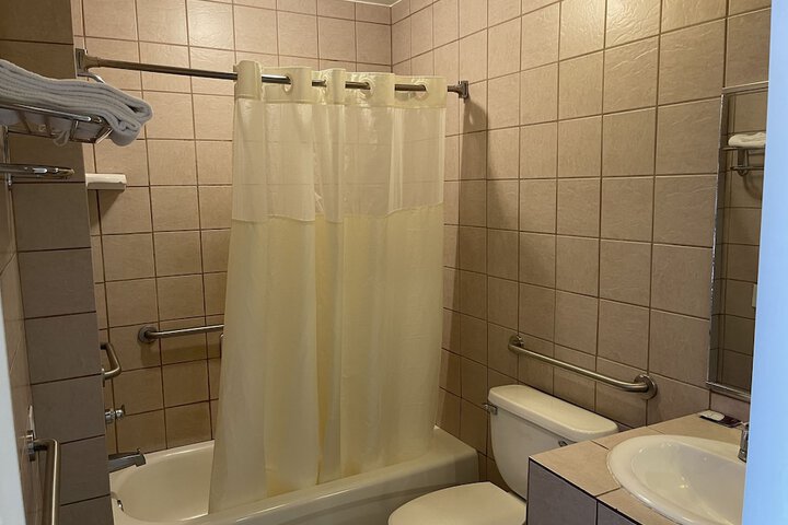 Room 8 of 11