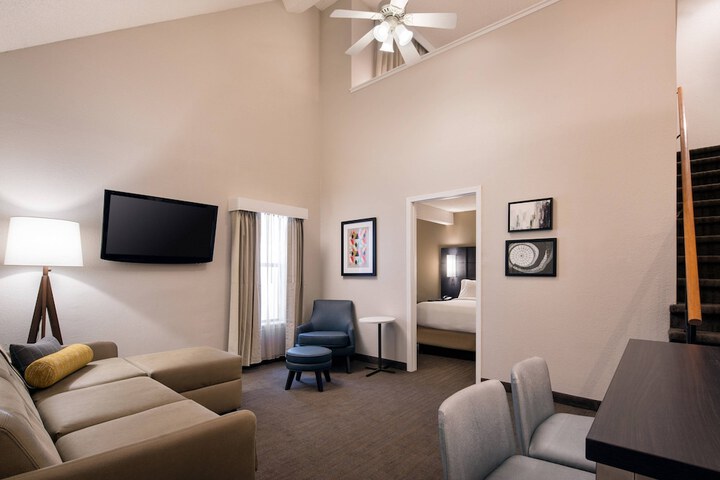 Room 34 of 47