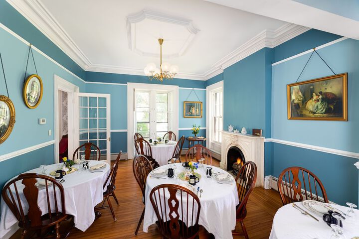 Dining 70 of 94