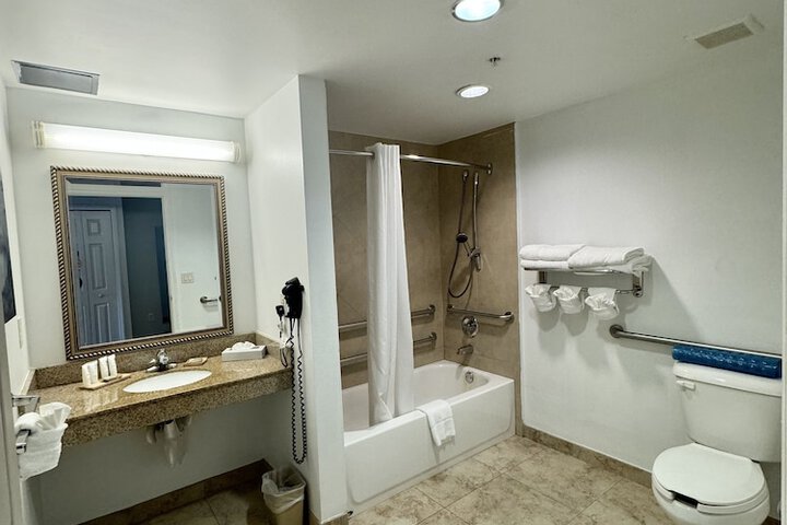 Room 4 of 23