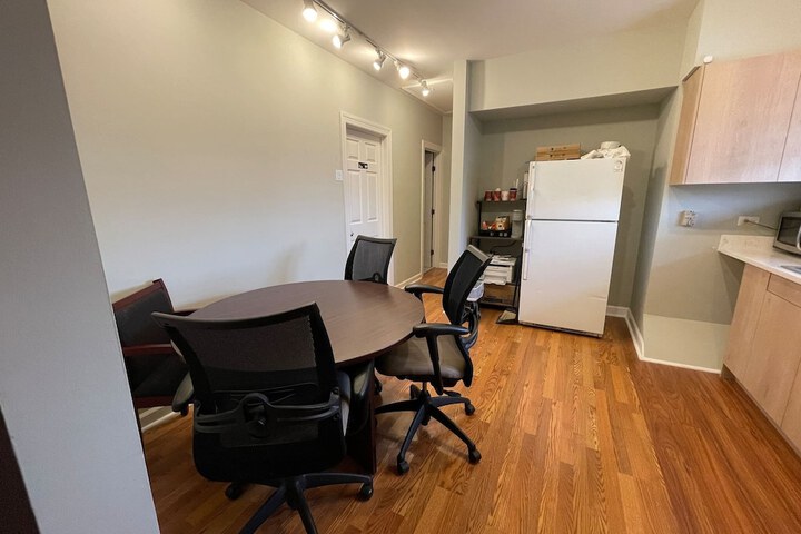 Feel Cozy at Home in Cio a Clean Bright Welcoming Private Updated Room
