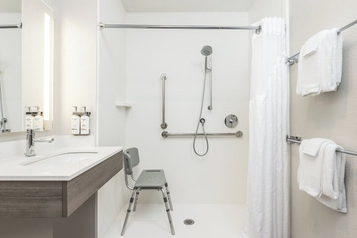 Holiday Inn Express Portland South-Lake Oswego by IHG