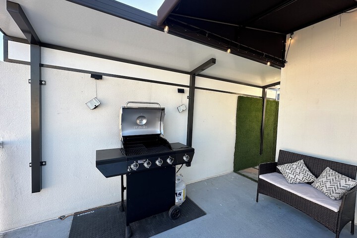 Experience Luna Sky! 65 TV Bar BBQ go FL Keys