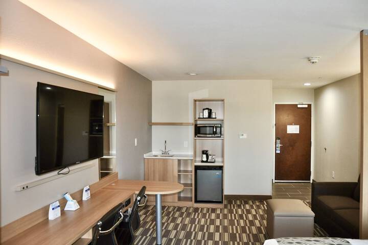 Room 28 of 37