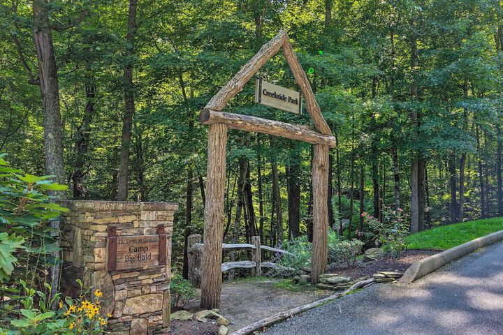 Mountain Air Condo w / Deck & Views Pets Welcome!
