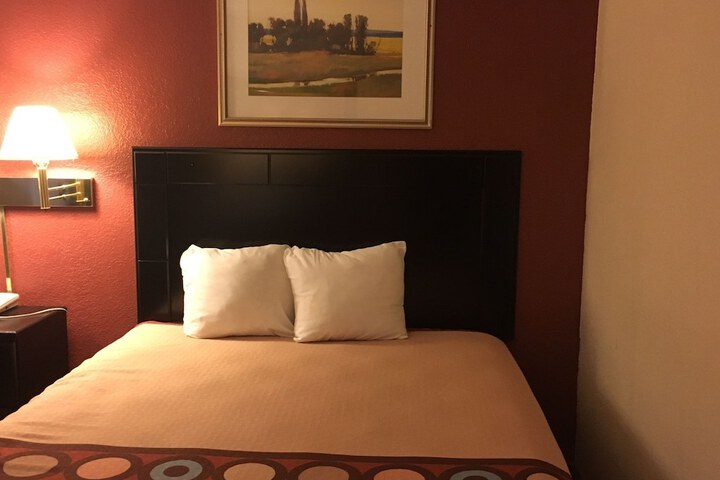Room 16 of 46