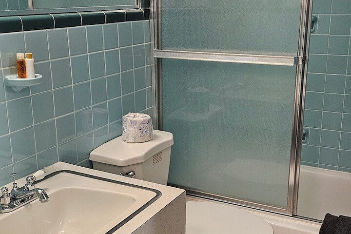 Room 8 of 43