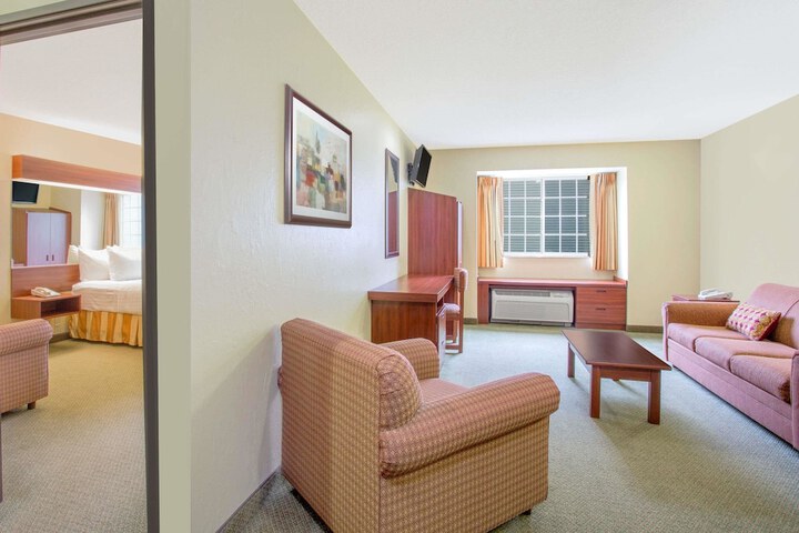 Room 11 of 16