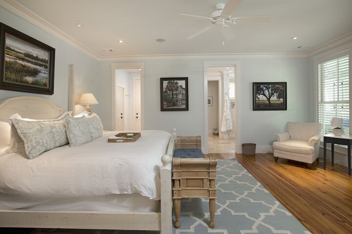 Room 205 of 418