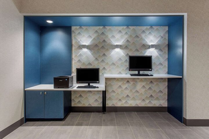 Business Center 52 of 52