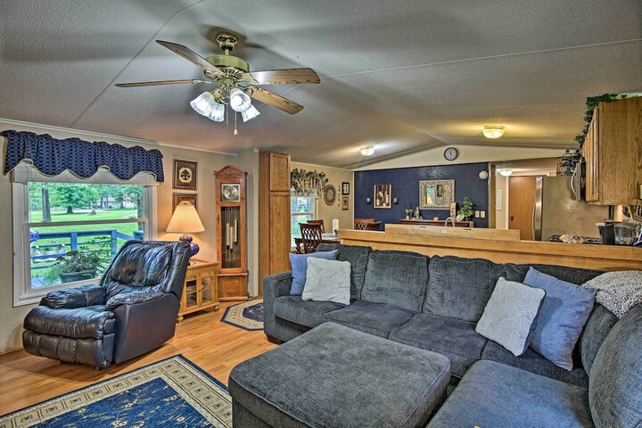 Hot Tub & Deck: Tranquil Home Near Grand Lake