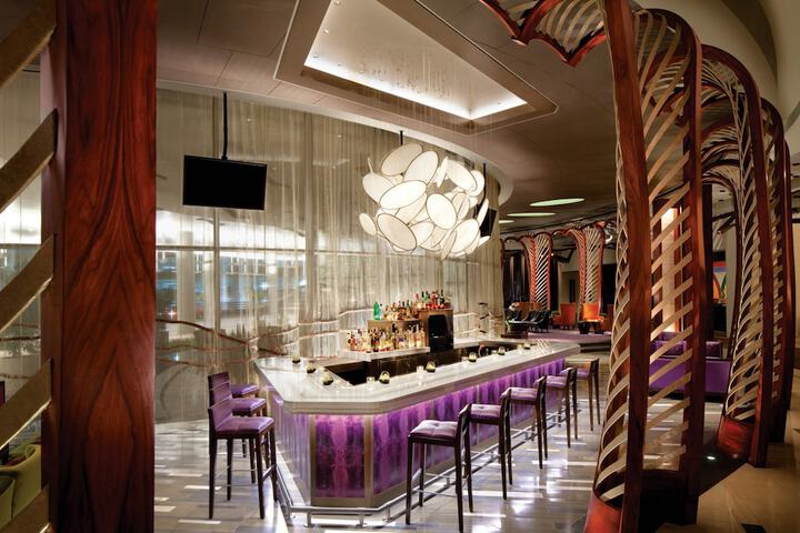 Lounge 51 of 61