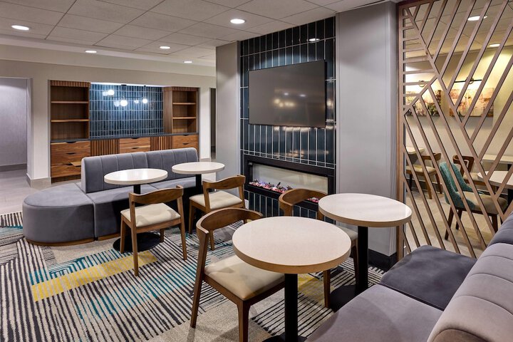 La Quinta Inn & Suites by Wyndham Thousand Oaks-Newbury Park