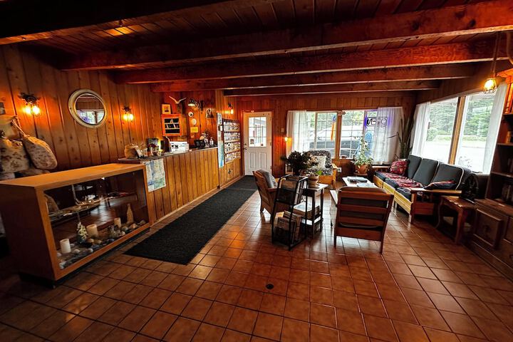 Tillicum Beach Motel (Deanes Oceanfront Lodge)