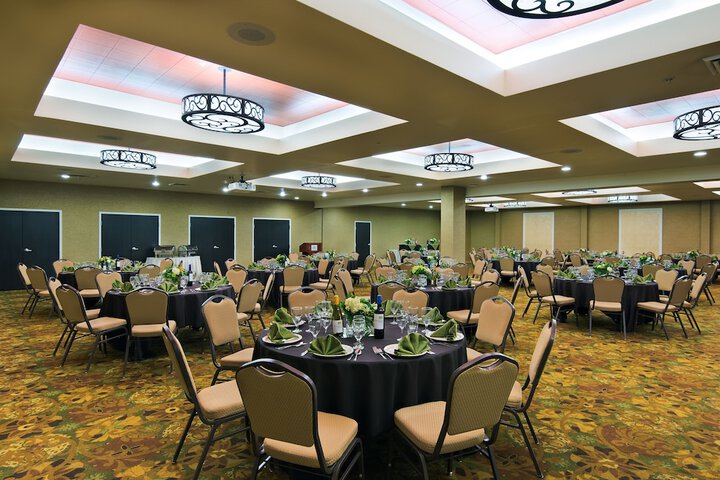 Ballroom/Hall 30 of 33
