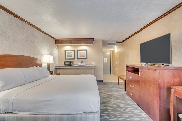 Room 27 of 112