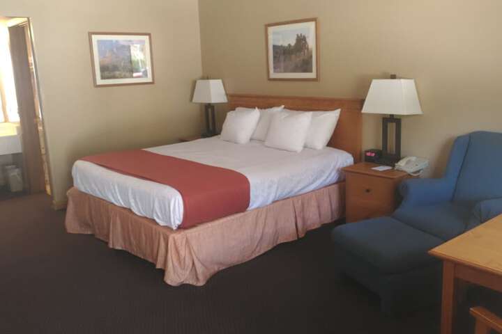 Room 8 of 38