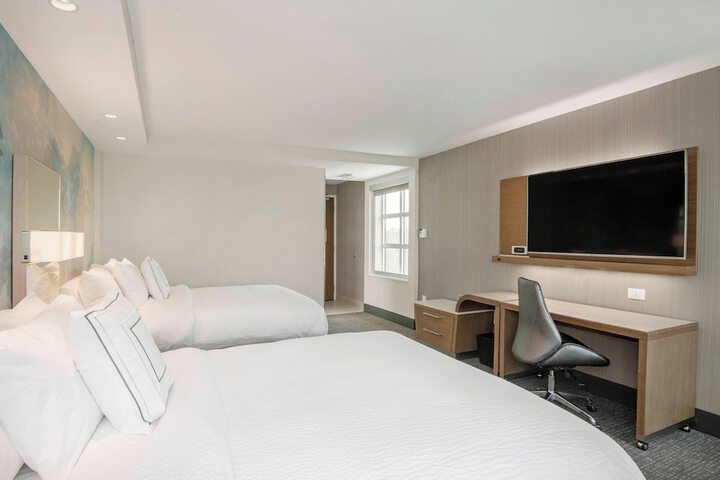 Courtyard by Marriott Raleigh Cary / Parkside Town Commons