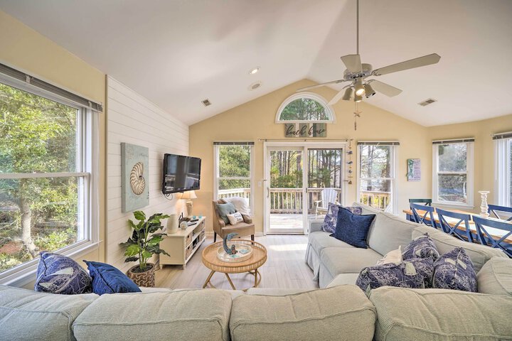 Coastal Home w / Community Pool 2 Miles to Beach!