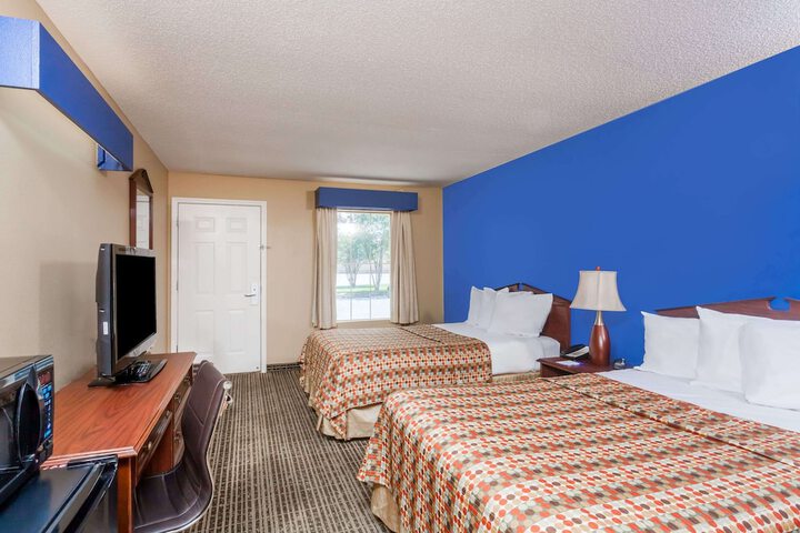 Room 6 of 33
