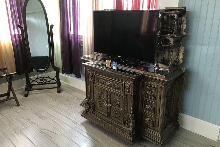 Room 13 of 38