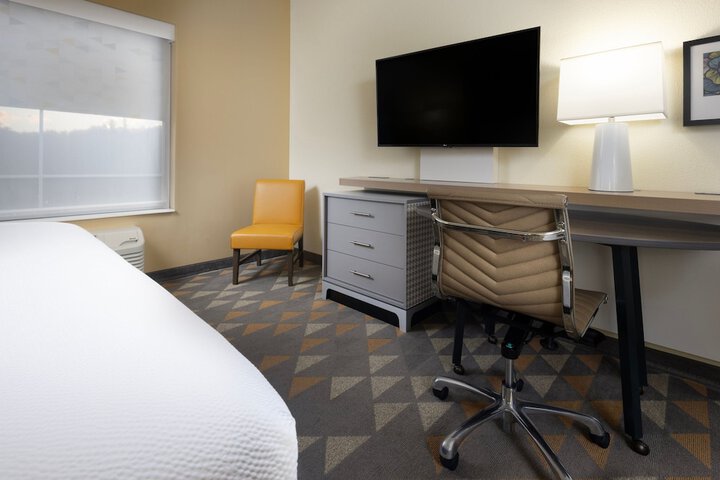 Room 10 of 64
