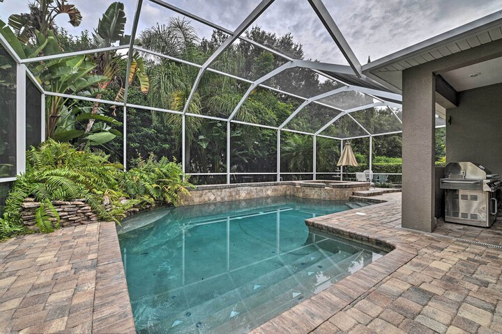 Elegant Valrico Home 15 Mi to Downtown Tampa!