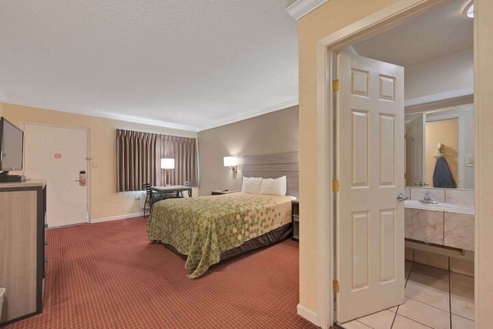 Room 33 of 49