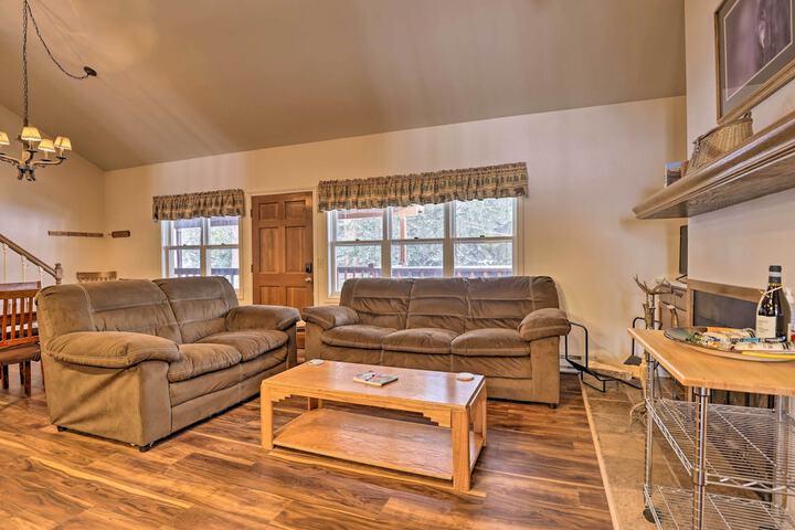 Fireplace & Stream Access: Cozy Grand Lake Retreat
