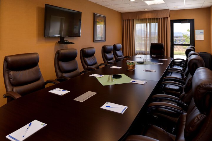 Holiday Inn Express & Suites Pocatello by IHG