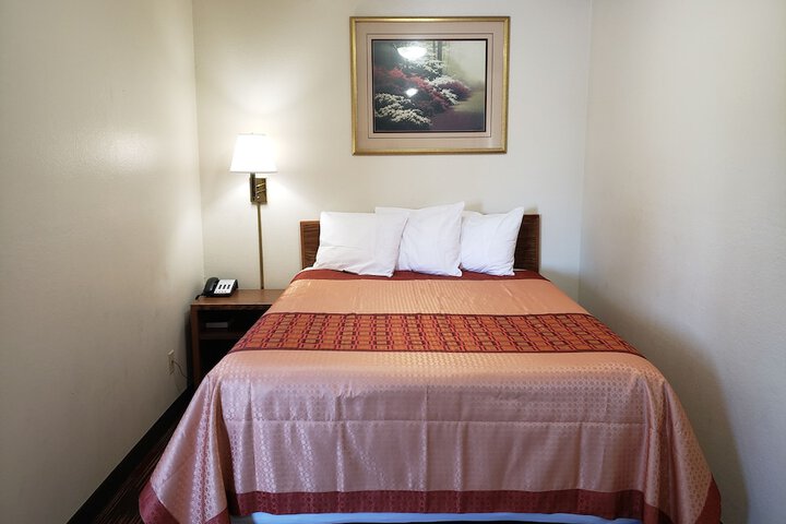 Americas Best Value Inn & Suites Harrisonville