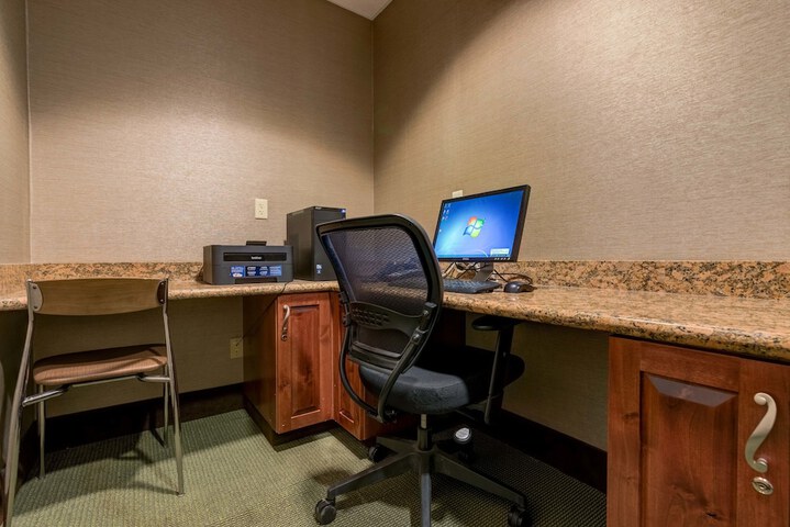 Business Center 36 of 37