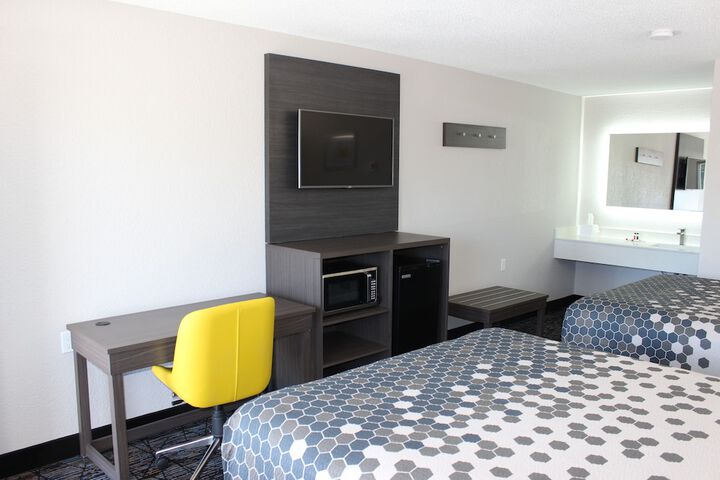 Room 8 of 11