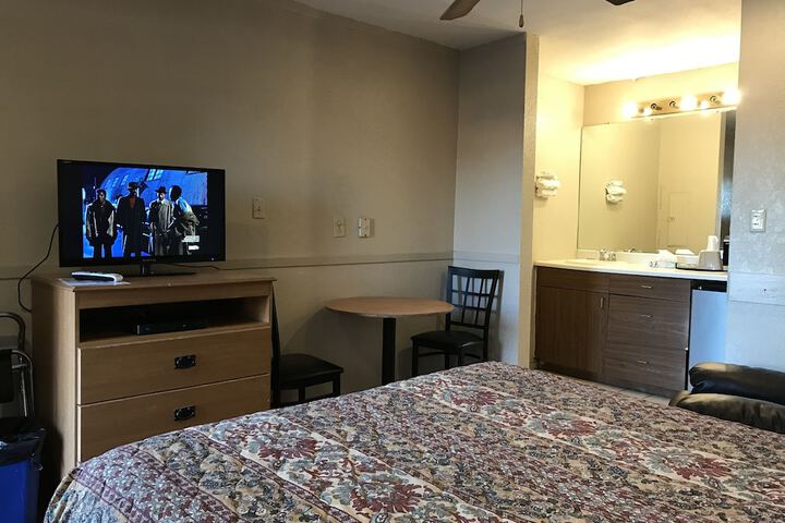Room 73 of 100