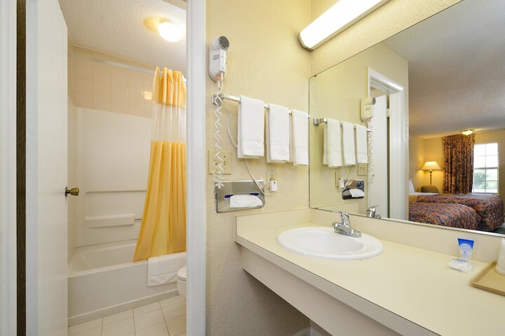 Room 10 of 12