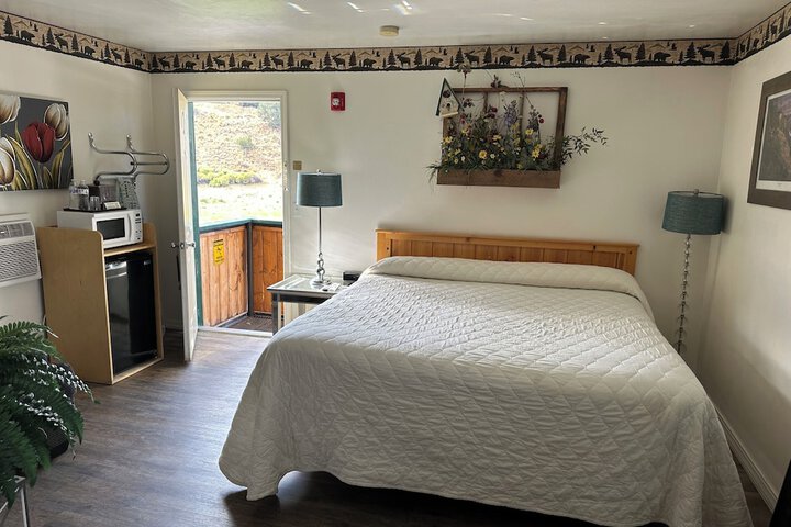 Rustic Inn Motel