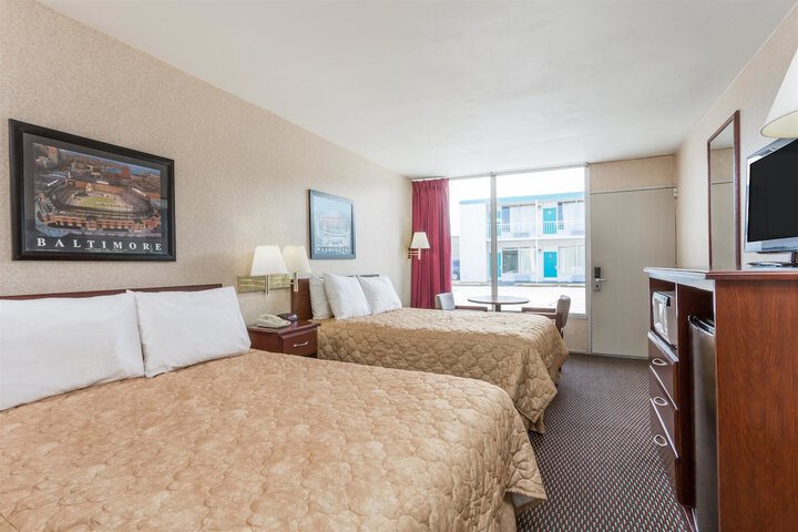 Room 5 of 16