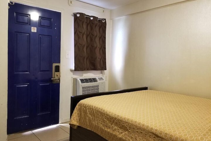 Room 6 of 24